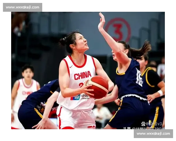 中国女篮鏖战日本女篮 展现亚洲顶尖对抗与团队精神
